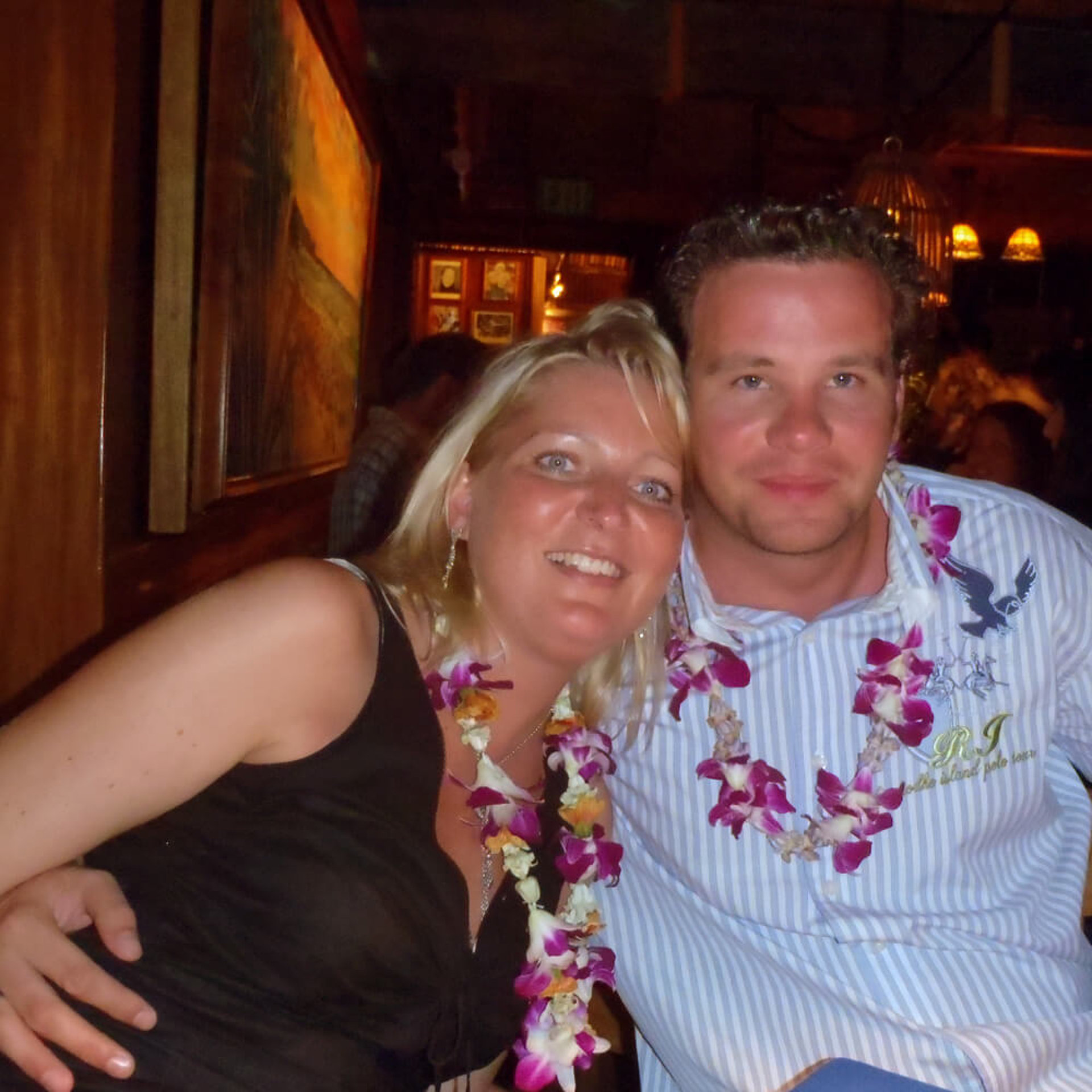 mit Lei für die Honeymooner